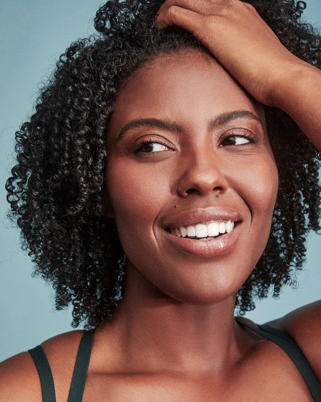 Femme après qu'elle a utilisé de la Mousse Dream Curl Sienna Naturals : Cheveux Texturés 